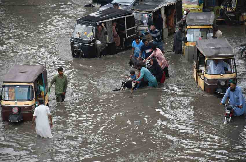 Karachi Residents Urged to Stay Cautious Amid Rainfall Risks
