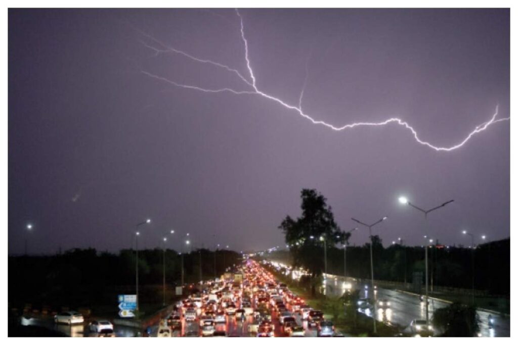 Pakistan Flood Warning: Heavy Rains and Thunderstorms Expected in Multiple Regions