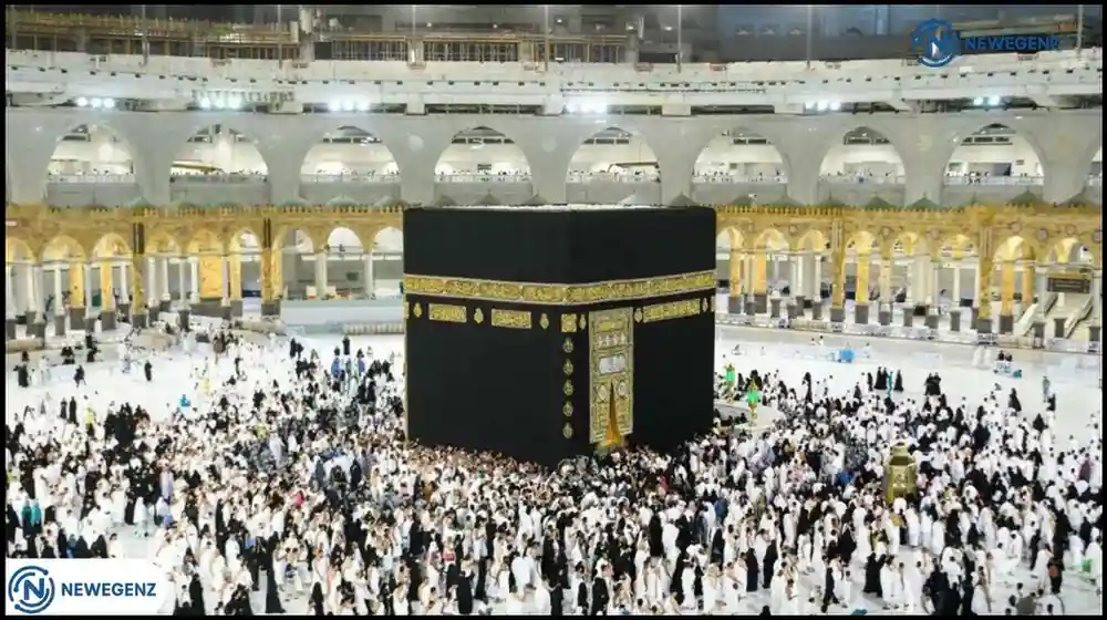 Kaaba Maintenance in Makkah: Barriers Placed Around the Holy Site for Scheduled Work